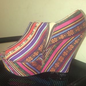 Heavily loved Steve Madden wedges. Rainbow print!